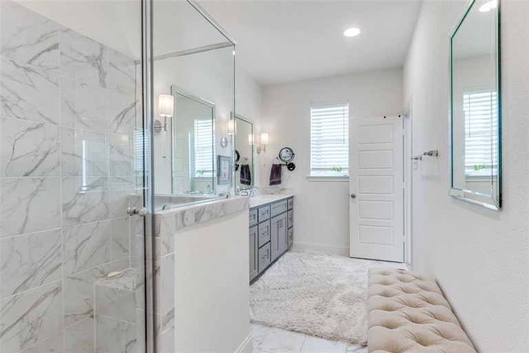 Photo 16 of 31 - 6310 Oakbend Cir, Fort Worth, TX 76132