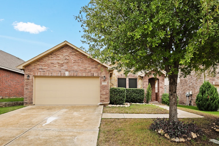 Photo 1 of 22 - 12317 Dogwood Springs Dr, Fort Worth, TX 76244