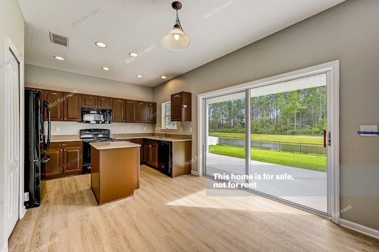 Photo 11 of 28 - 4695 Pine Lake Dr, Middleburg, FL 32068