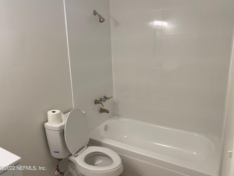 Photo 14 of 17 - 5456 Luella St, Jacksonville, FL 32207