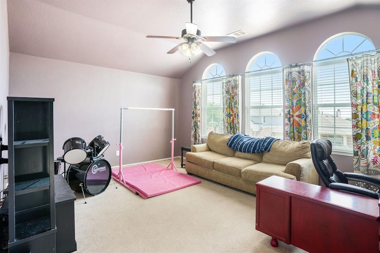 Photo 32 of 34 - 5901 Westgate Dr, Fort Worth, TX 76179