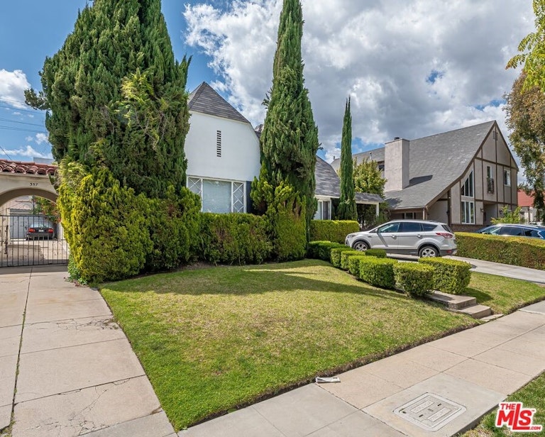 Photo 3 of 4 - 353 S Wetherly Dr, Beverly Hills, CA 90211