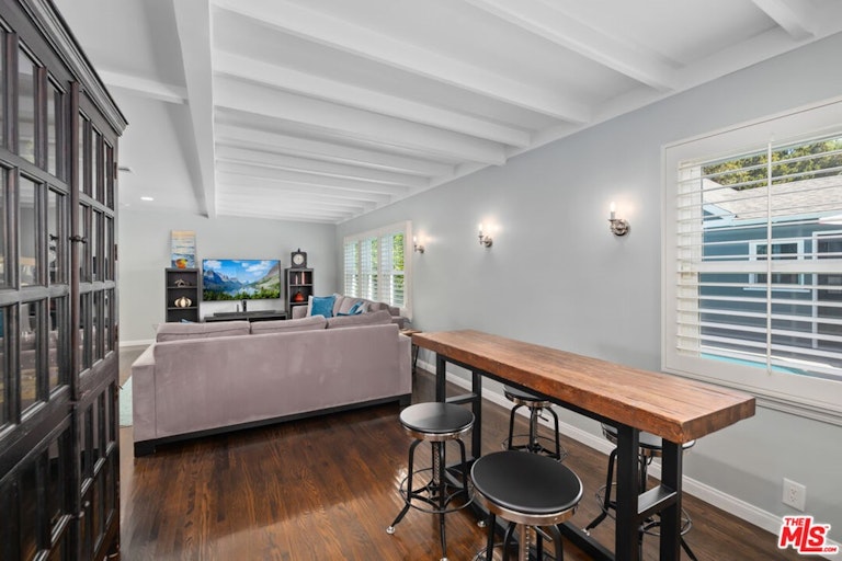 Photo 15 of 50 - 4954 Mammoth Ave, Sherman Oaks, CA 91423