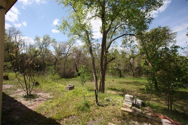 Photo 2 of 2 - 8007 Glenloch Dr, Houston, TX 77061