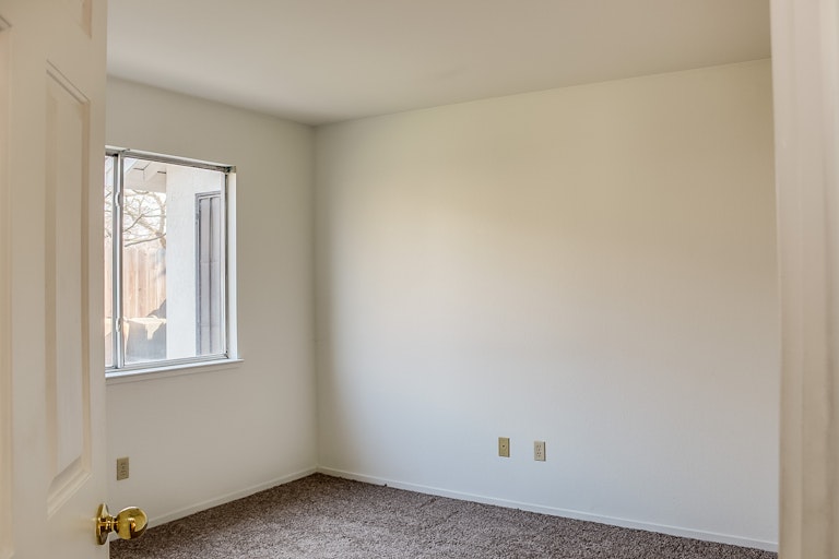 Photo 12 of 14 - 6201 Brockenhurst Dr, Elk Grove, CA 95758