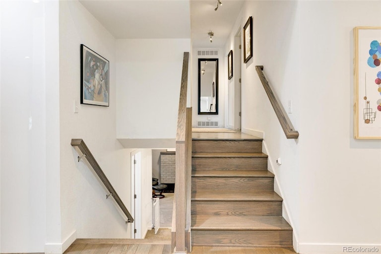 Photo 5 of 35 - 2689 Quail St, Lakewood, CO 80215