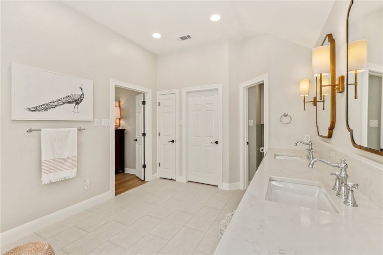 Photo 13 of 36 - 9903 Patrice Dr, Austin, TX 78750