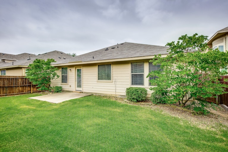 Photo 4 of 24 - 409 Twin Knoll Dr, McKinney, TX 75071