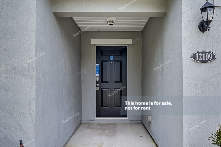 Photo 8 of 26 - 12109 Alexandra Dr, Jacksonville, FL 32218