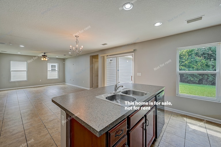 Photo 10 of 26 - 12109 Alexandra Dr, Jacksonville, FL 32218