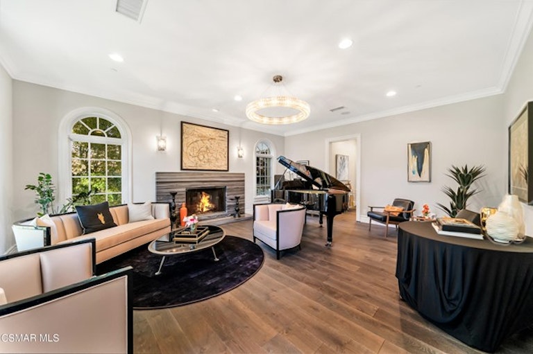 Photo 11 of 80 - 208 W Stafford Rd, Thousand Oaks, CA 91361