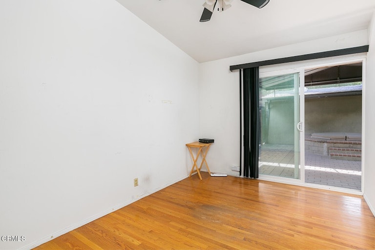 Photo 24 of 47 - 4050 Canyon Dell Dr, Altadena, CA 91001