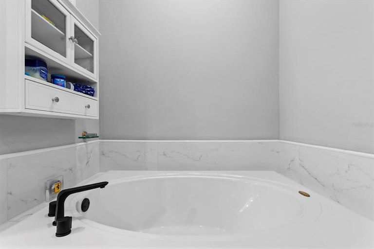Photo 19 of 44 - 9313 Hunters Park Way, Tampa, FL 33647