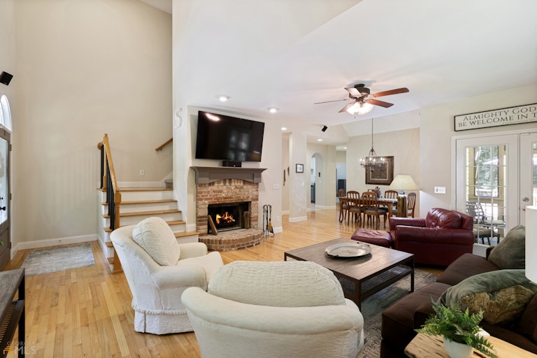 Photo 11 of 59 - 2550 Johnston Rd NW, Kennesaw, GA 30152