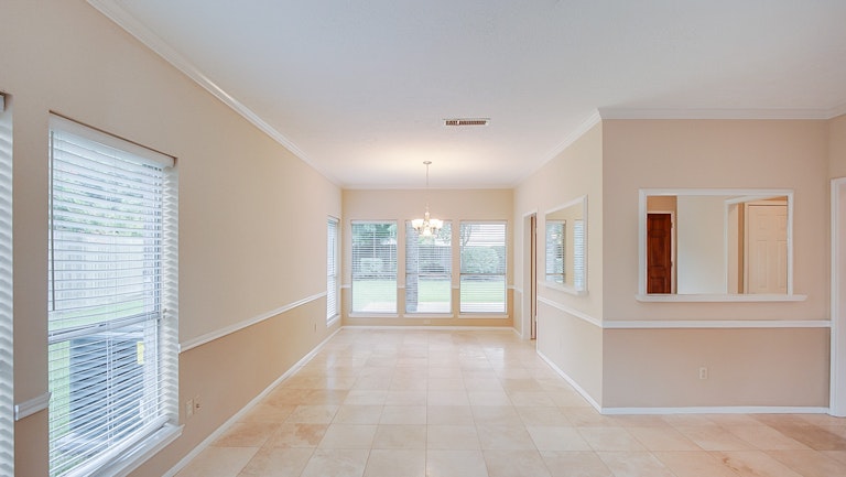 Photo 8 of 35 - 14426 Little Willow Walk, Houston, TX 77062
