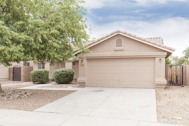 Photo 2 of 21 - 15000 W Honeysuckle Ln, Surprise, AZ 85374