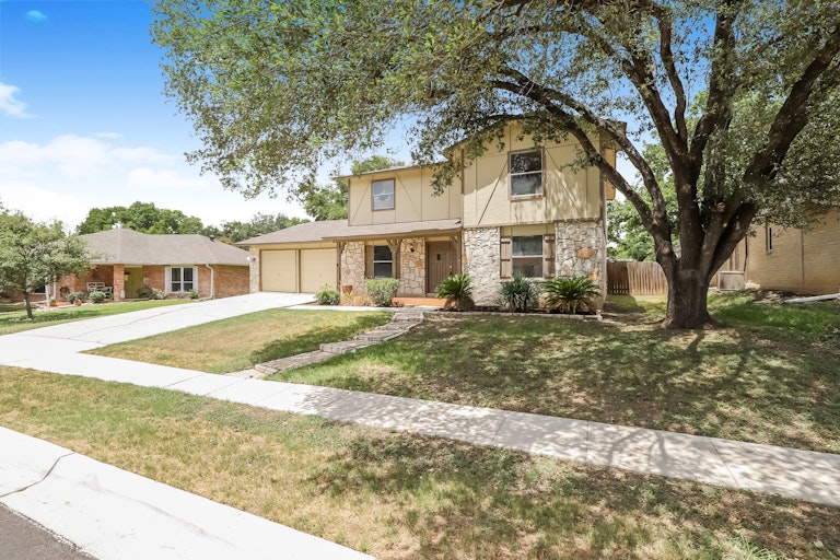 Photo 1 of 27 - 4707 Pebble Gln, San Antonio, TX 78217