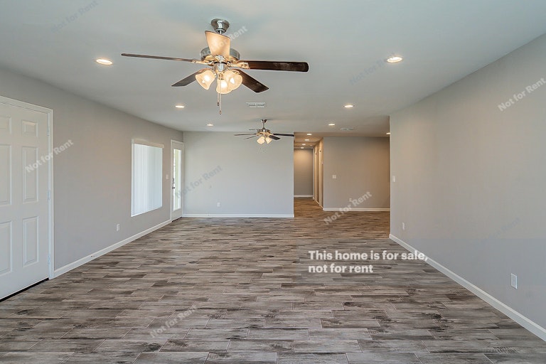 Photo 5 of 17 - 4937 W Acoma Dr, Glendale, AZ 85306