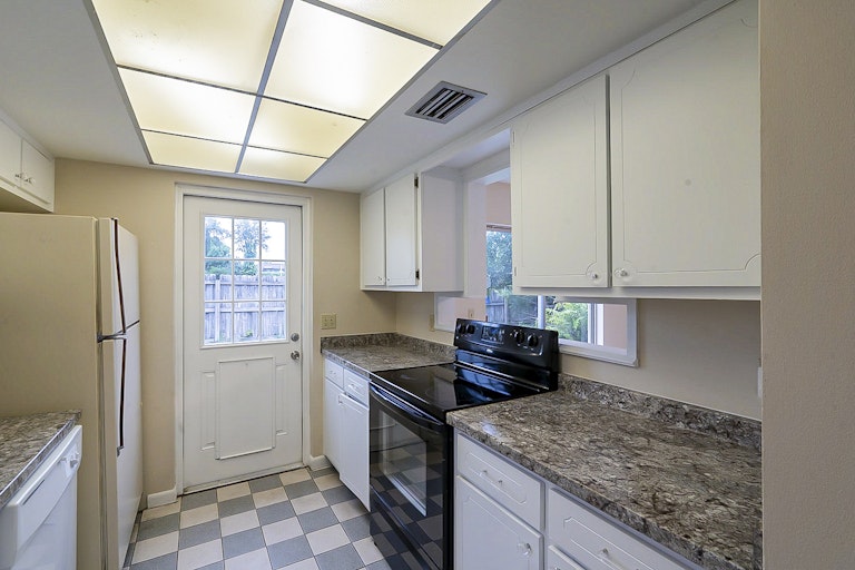 Photo 8 of 26 - 213 Sweetgum Ct, Winter Springs, FL 32708