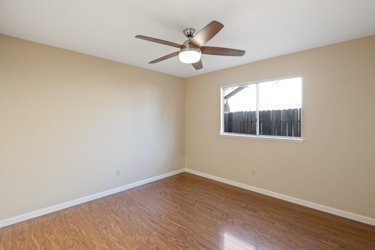 Photo 22 of 38 - 5030 Strasbourg Way, Sacramento, CA 95842