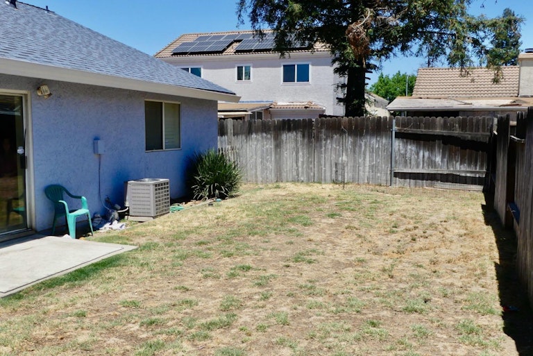 Photo 12 of 13 - 8001 Ruxton Ct, Sacramento, CA 95828