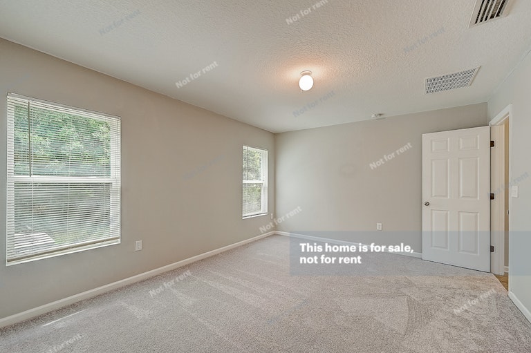 Photo 13 of 26 - 12109 Alexandra Dr, Jacksonville, FL 32218