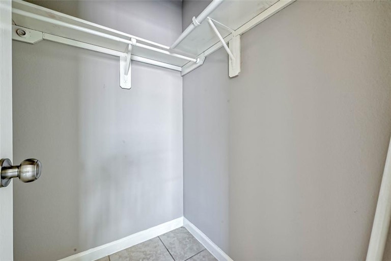 Photo 26 of 32 - 8638 Valley Flag Dr, Houston, TX 77078