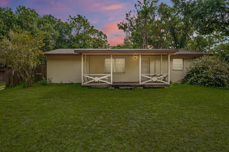 Photo 2 of 22 - 2127 Woods Trl, Lakeland, FL 33809