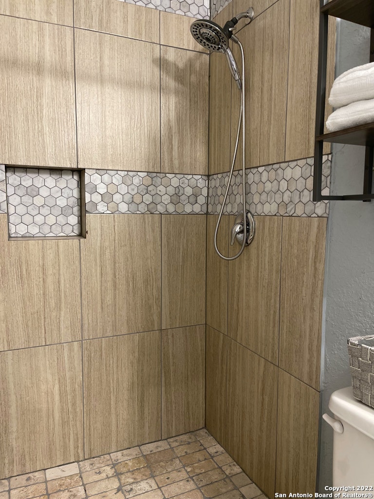 Photo 14 of 24 - 340 N San Felipe Ave, San Antonio, TX 78237