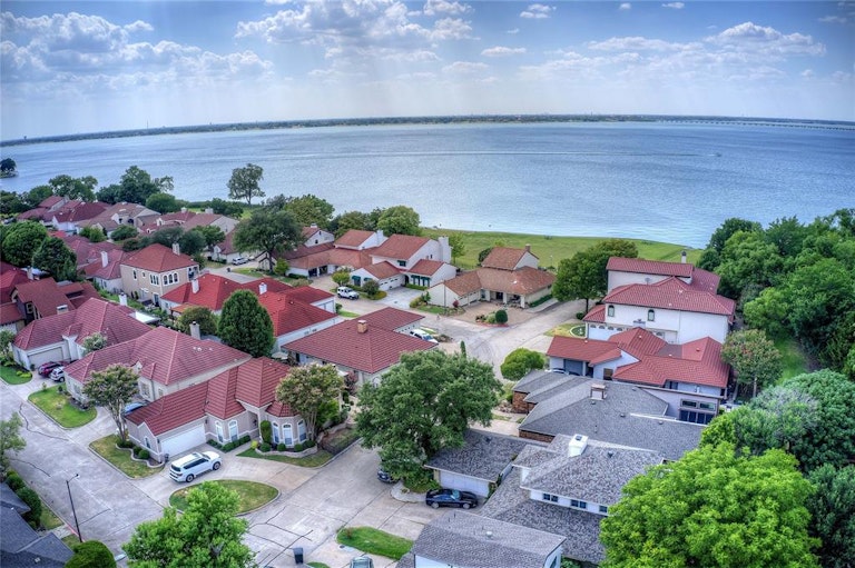 Photo 30 of 39 - 2914 Starboard Dr, Rockwall, TX 75087