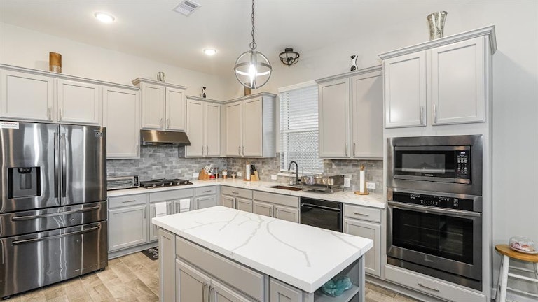 Photo 10 of 39 - 6707 Eastchester Dr, Katy, TX 77493