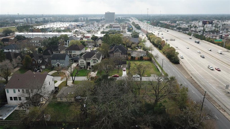 Photo 9 of 12 - 4626 Maple St, Bellaire, TX 77401