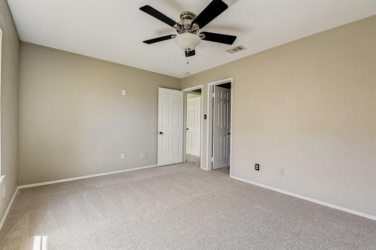 Photo 12 of 32 - 18968 Ravenglen Ct, Dallas, TX 75287