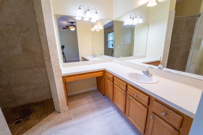 Photo 49 of 71 - 8105 Stone Leaf Ln, Tampa, FL 33647