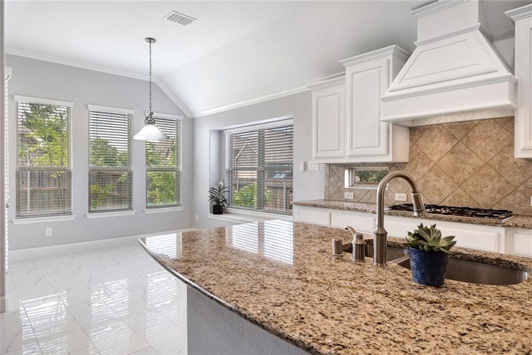 Photo 12 of 36 - 2317 Prairie Glen St, The Colony, TX 75056