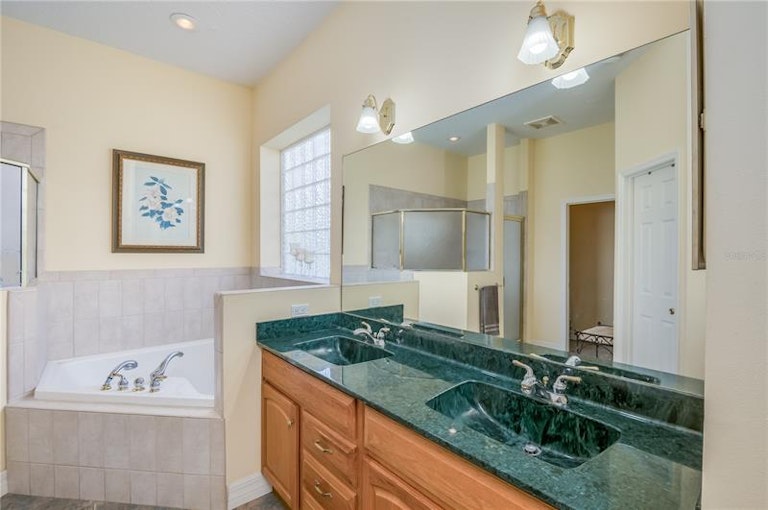 Photo 15 of 33 - 5851 Effie Dr, Apopka, FL 32712