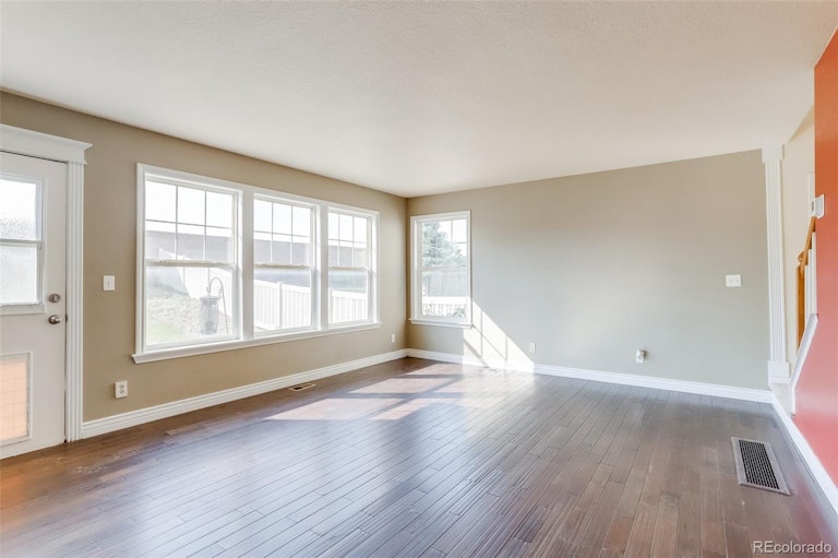 Photo 14 of 40 - 10712 Dayton Way, Commerce City, CO 80640