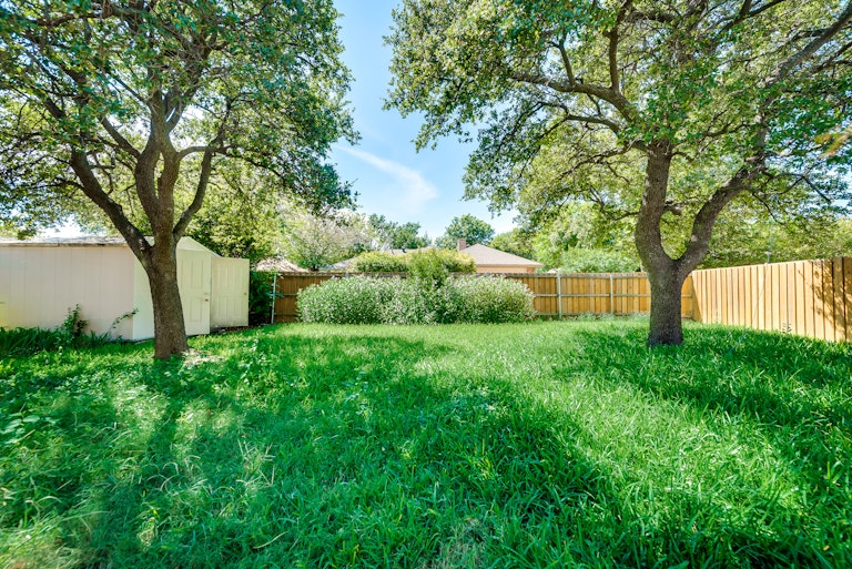 Photo 5 of 32 - 3314 Greenview Dr, Garland, TX 75044