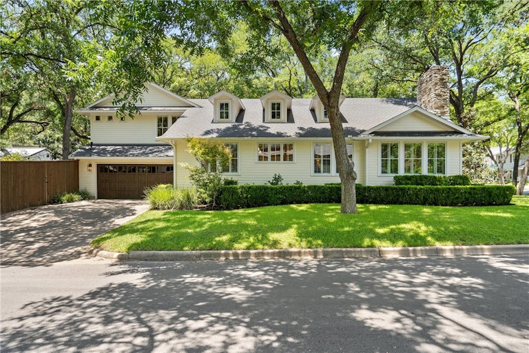 Photo 11 of 39 - 2901 Clearview Dr, Austin, TX 78703