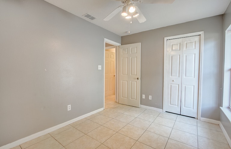 Photo 12 of 28 - 1915 2nd Dr, Sanford, FL 32771