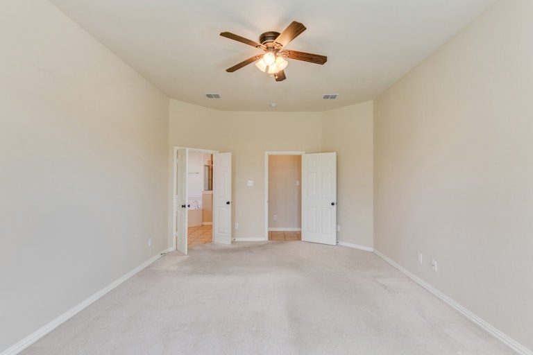 Photo 18 of 38 - 1716 Lake Wood Trl, Little Elm, TX 75068