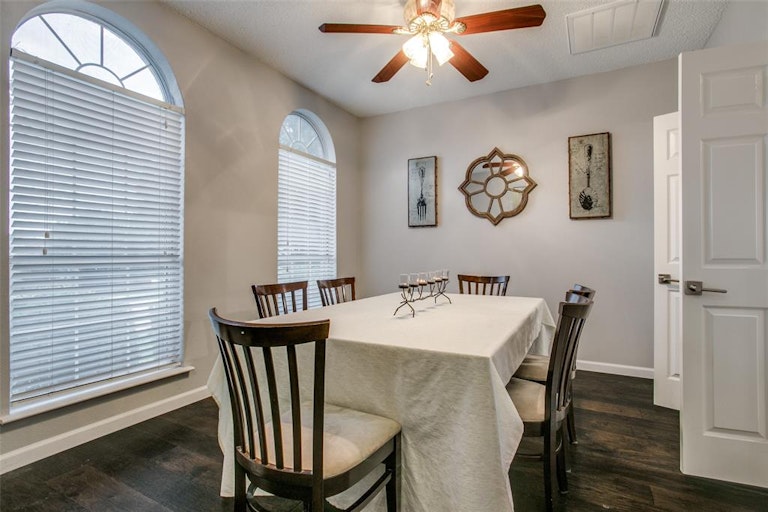 Photo 9 of 25 - 803 Livingston Dr, Allen, TX 75002