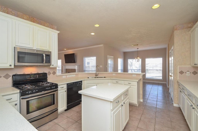 Photo 18 of 34 - 14810 Winterfair Dr, Houston, TX 77082