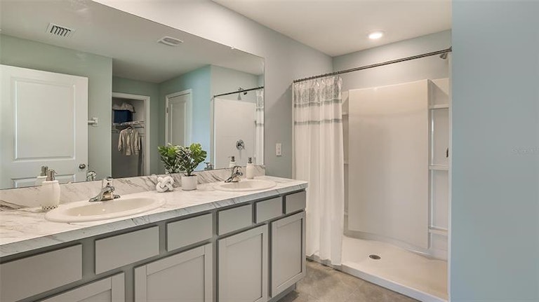 Photo 12 of 15 - 14071 Amero Ln, Spring Hill, FL 34609