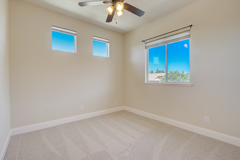 Photo 32 of 41 - 1400 Musgrave Dr, Roseville, CA 95747