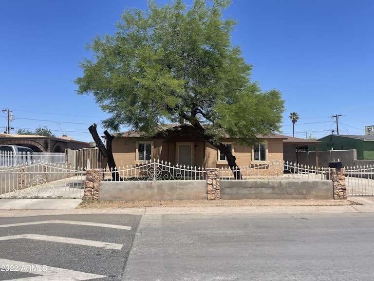 Photo 4 of 20 - 2912 W McKinley St, Phoenix, AZ 85009