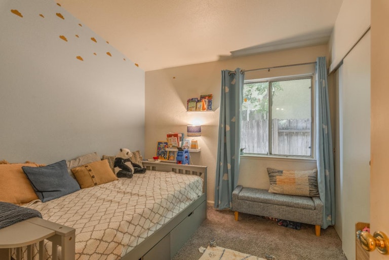 Photo 15 of 28 - 9438 Village Tree Dr, Elk Grove, CA 95758