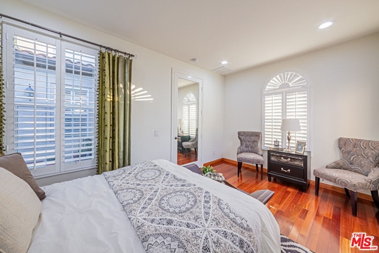 Photo 11 of 48 - 686 Milford St, Los Angeles, CA 90042
