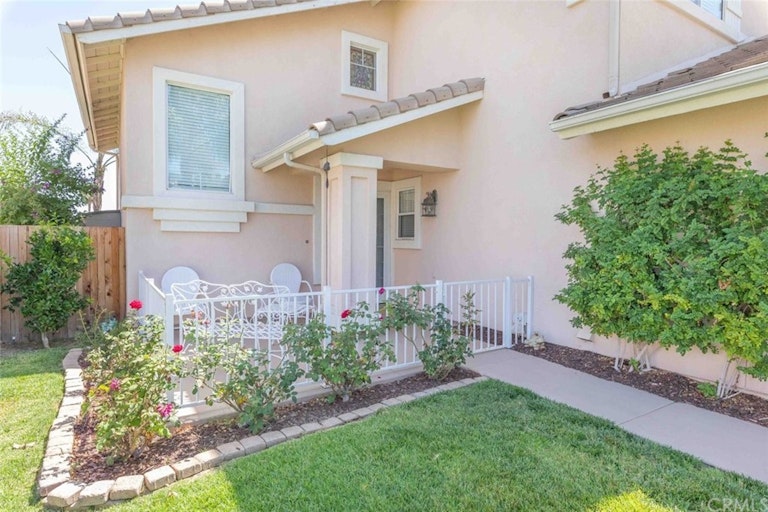 Photo 7 of 38 - 1335 Longwood Pines Ln, Corona, CA 92881