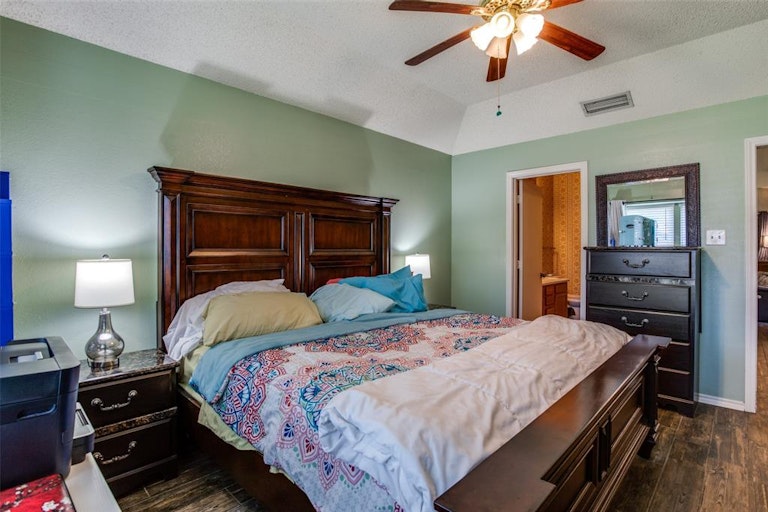 Photo 12 of 22 - 3929 Hearthstone Dr, Mesquite, TX 75150